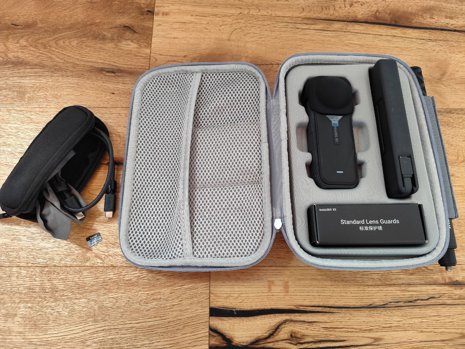 Insta360 Action Cam: Insta360 X5 Essentials Bundle Kamera Set & Zubehör inklusive – Nuovo (secondo la descrizione) da Winterthur venduto da SMOKY062