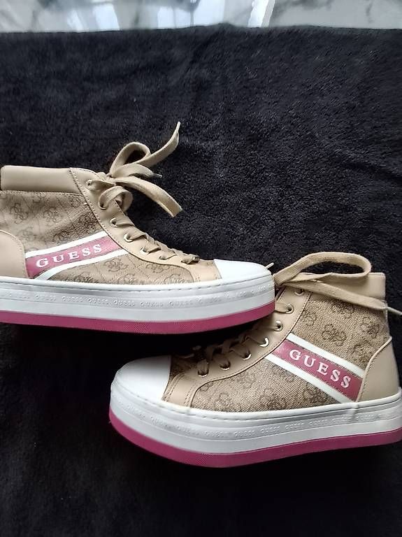 Scarpe da donna:  hellbraun mit pink Turnschuhe  GUESSNr.40 – Usato da Effretikon venduto da CorneliaM03 3