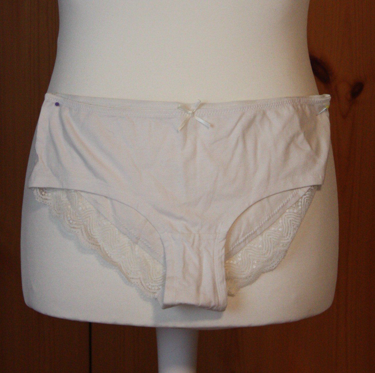 Altra biancheria intima: Slip vanille Gr. L (18) – Usato da Flüelen venduto da Diversicum-Textil