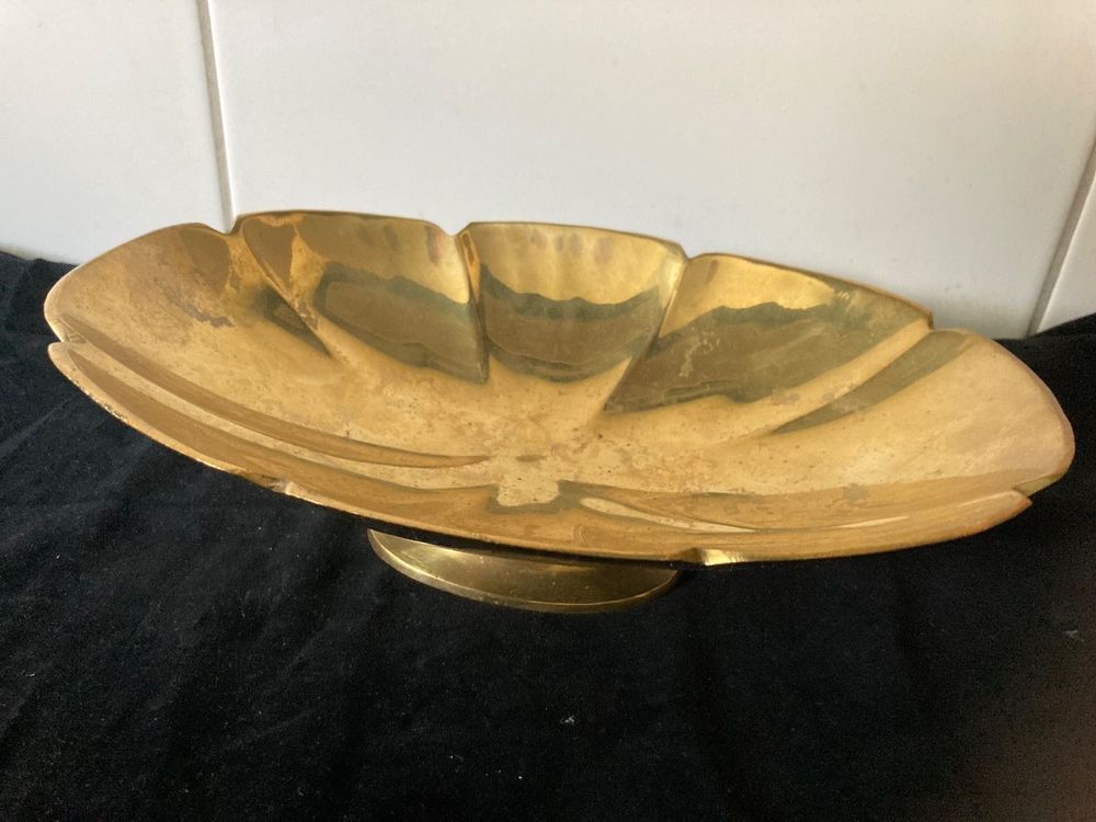 Große Massive Messing-Tasse Als Schubladen- Oder Kleiderschrank-Griff – Solide Und Edel