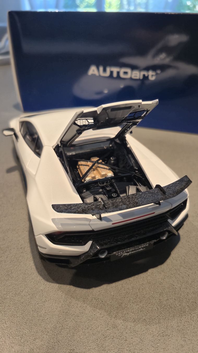 Autoart Voitures modèles: Lamborghini Huracan Performante AutoArt 1:18 – Neuf avec emballage d'origine à Riaz par SL-Modelcars 5