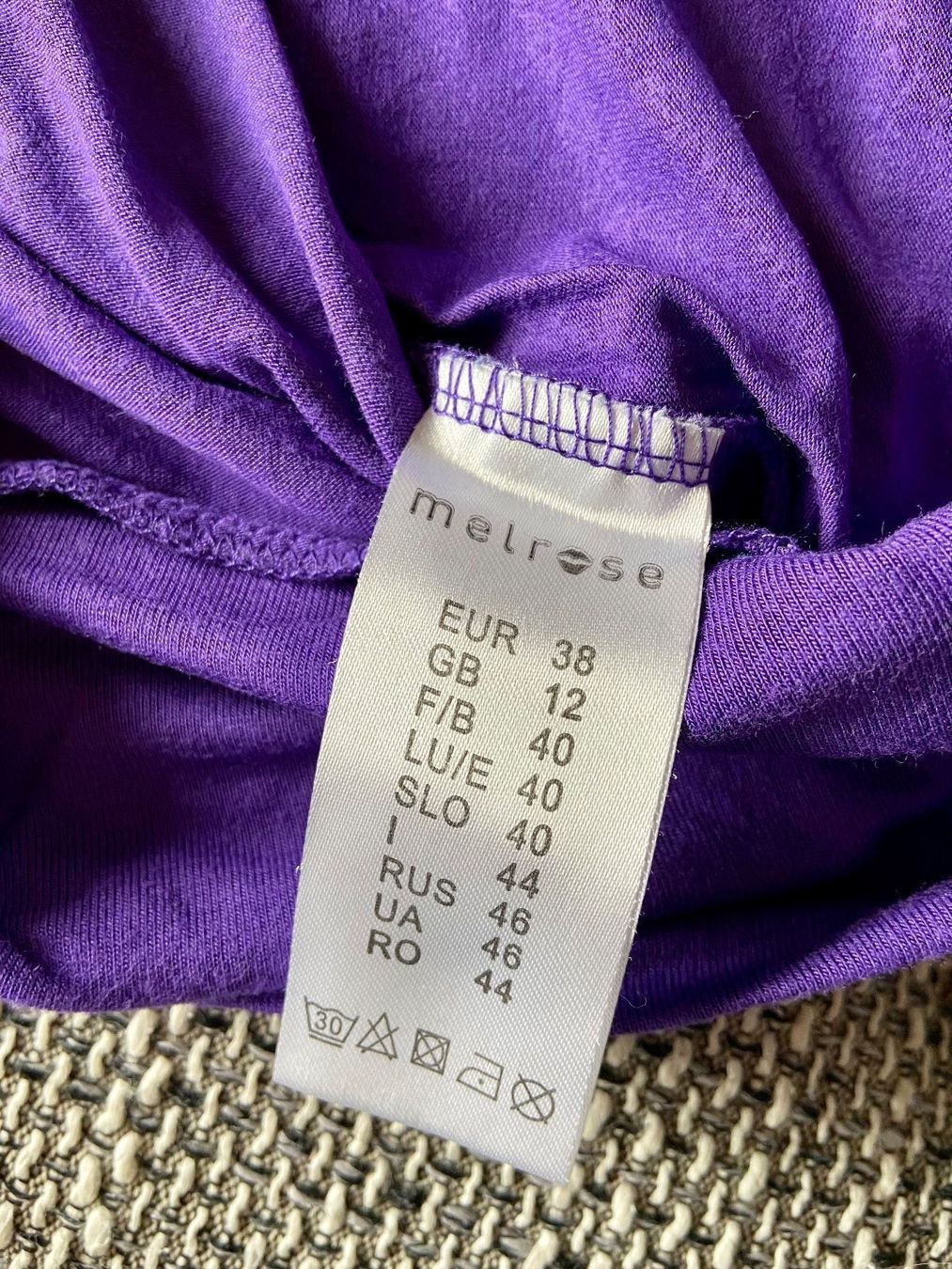 T-shirt: T-Shirt violett – Usato da Gommiswald venduto da Aloha.Spirit 7