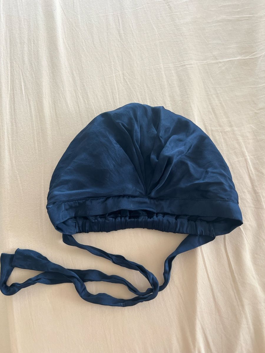 Copricapi, berretti & cappellini: Schlafhaube Seide dunkelblau mit Bindeband – Usato da Rapperswil SG venduto da zani_st