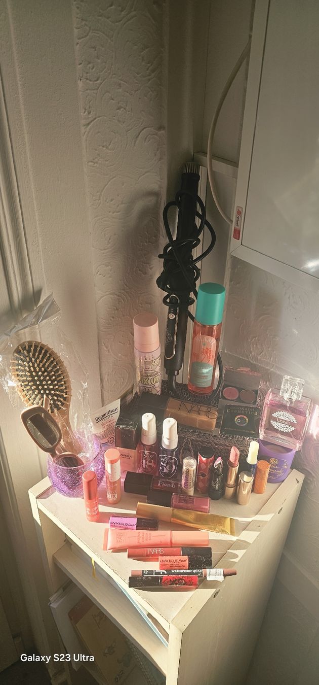 Nars Maquillage: Cosmetics assorted brands lipstick gloss hairspray perfume . – D'occasion à Rorschach par Alles_9.90 1