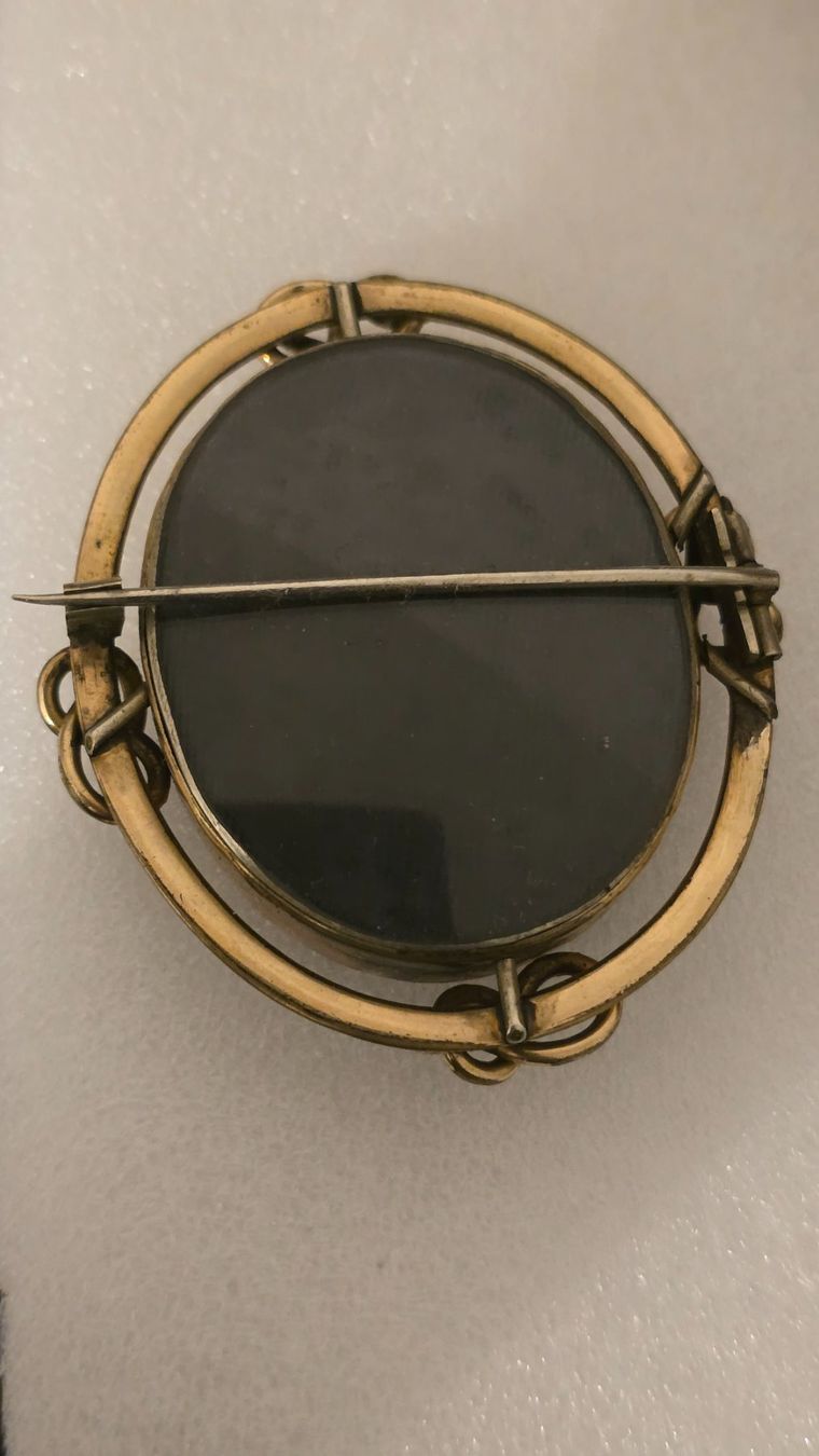 Broschen & Nadeln: Brosche mit Porträt Miniatur – Gebraucht aus Wittenbach von rose_rosi 1