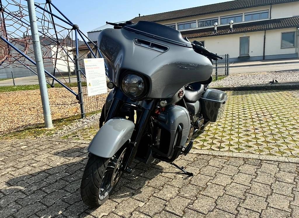 Touring: Harley Davidson Street Glide CVO 117 ABS  – Usato da Unterendingen venduto da VS5512