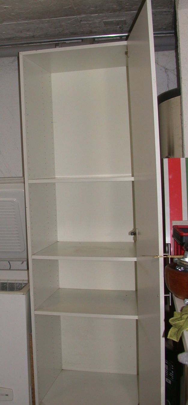 Armoires: Schrank weiss hoch 208 cm – D'occasion à Lengnau AG par imf_s96l 1