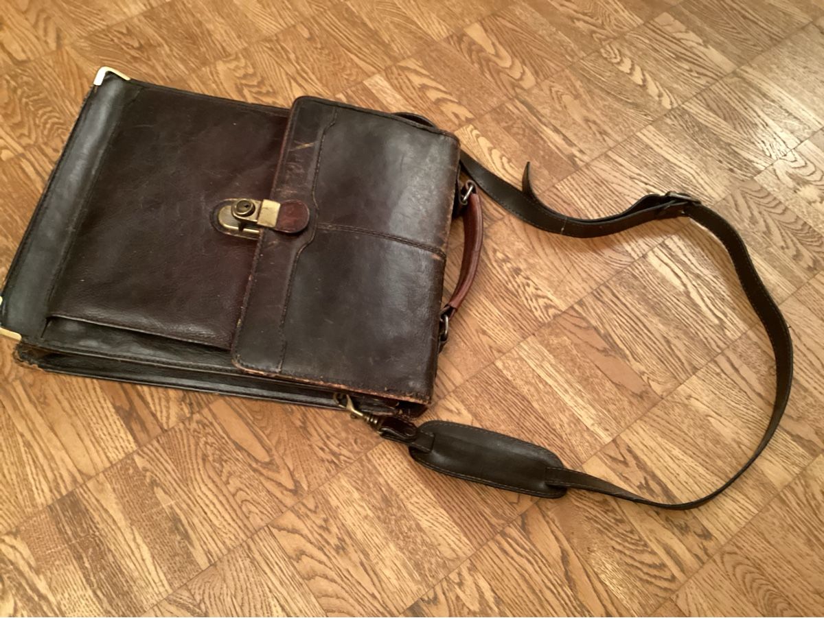 Taschen: Ledertasche braun mit Schultergurt – Gebraucht aus Münchenbuchsee von Brunopatrick 3