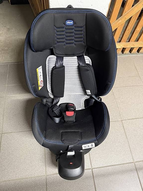 Chicco Auto-Kindersitze: Vendo seggiolino auto Chicco – Gebraucht aus Aldesago von giovanna1982 3