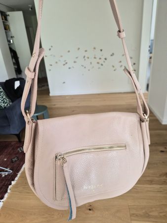 Stylish Liebeskind Berlin Handbag - Perfect for Spring!