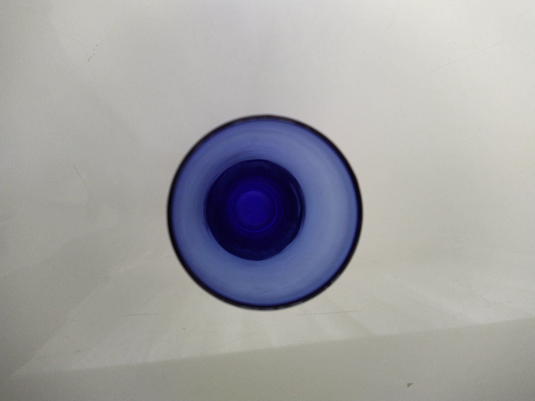 Vasen & Gefässe: kleine, blaue Vase aus Glas – Gebraucht aus Triesen von stephanieschurti 1