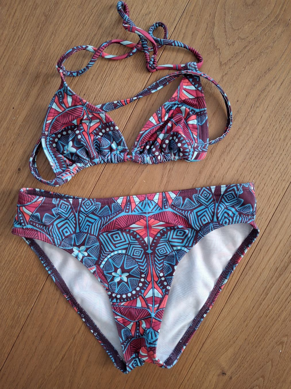 Costumi da bagno & Bikini: Bikini und Bikinihose Gr. 134 – Usato da Niederbipp venduto da Himbo62
