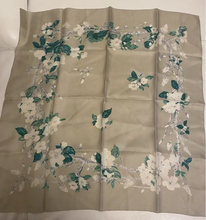 Seiden Foulard 🌸
