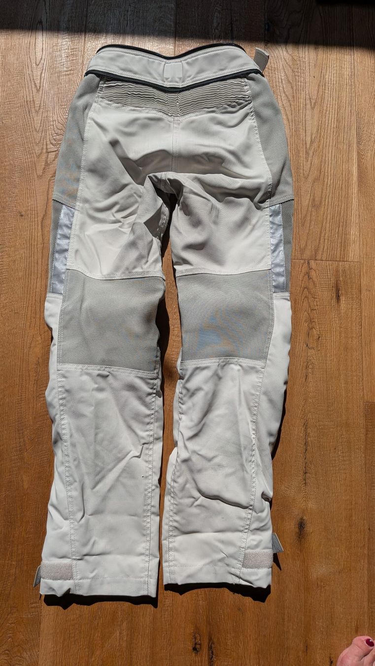 BMW Pantaloni: BMW Motorrad AirFlow Hose Grösse 38 hellgrau – Usato da Flüelen venduto da cel_m527 2