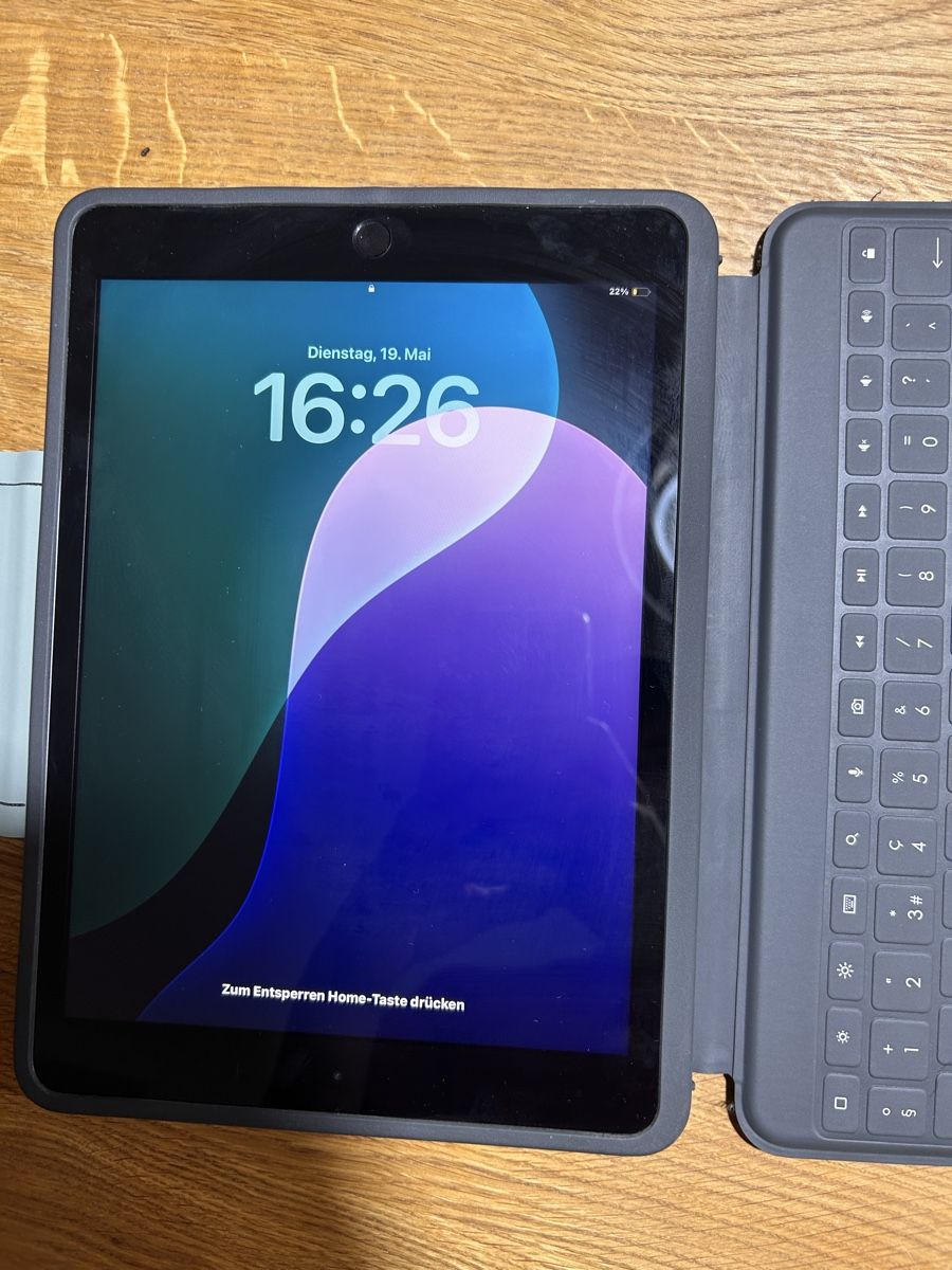 Apple Tablet PC: iPad 9 Generation mit Logitech Tastaturhülle – Usato da Zürich venduto da jasmin011 5