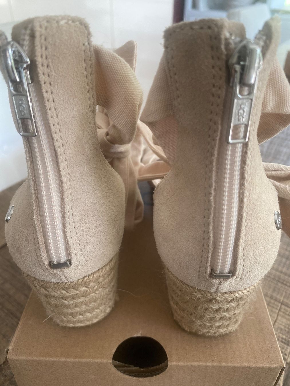 Scarpe da donna: Herzige Sandaletten von UGG – Usato da Sachseln venduto da Guguiseli 2
