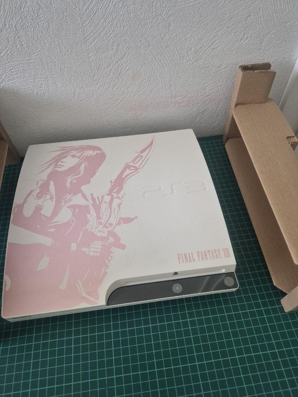 Sony Konsolen: Playstation 3 Final Fantasy XIII edition Console Bundle 250G – Gebraucht aus Meyrin von Retro-GZ 1