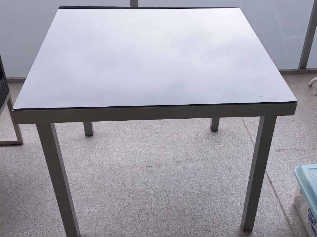 Tavoli: Balkontisch mit Glasplatte – Usato da Kreuzlingen venduto da mar_hbm7 1