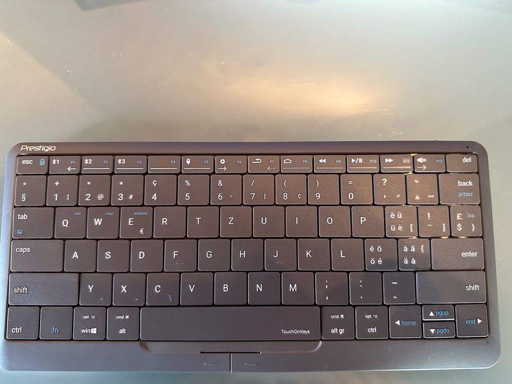 Tastatur mit Pad in einem: Prestigio Click & Touch 2 | Kaufen auf Ricardo