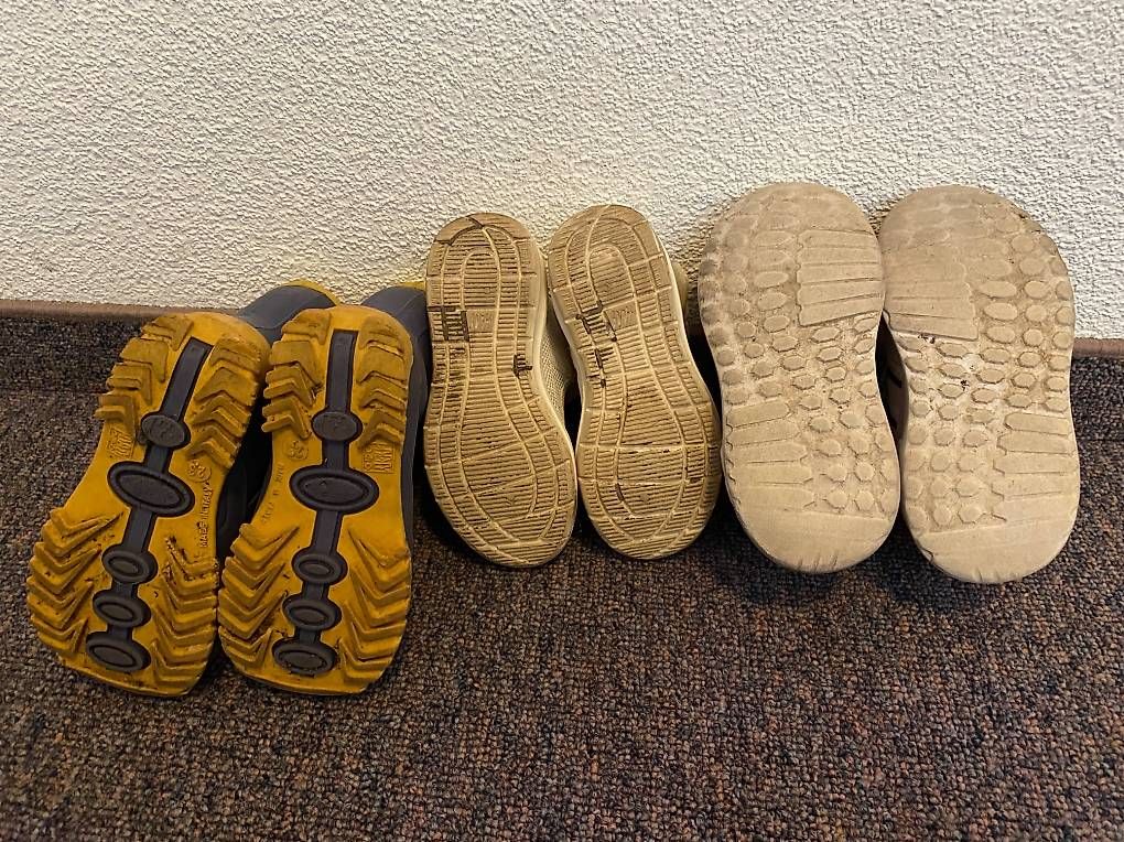 Scarpe per ragazzi: Diverse Marken Schuhe Grösse 23 24 25 – Usato da Allenwinden venduto da guetzli20 1