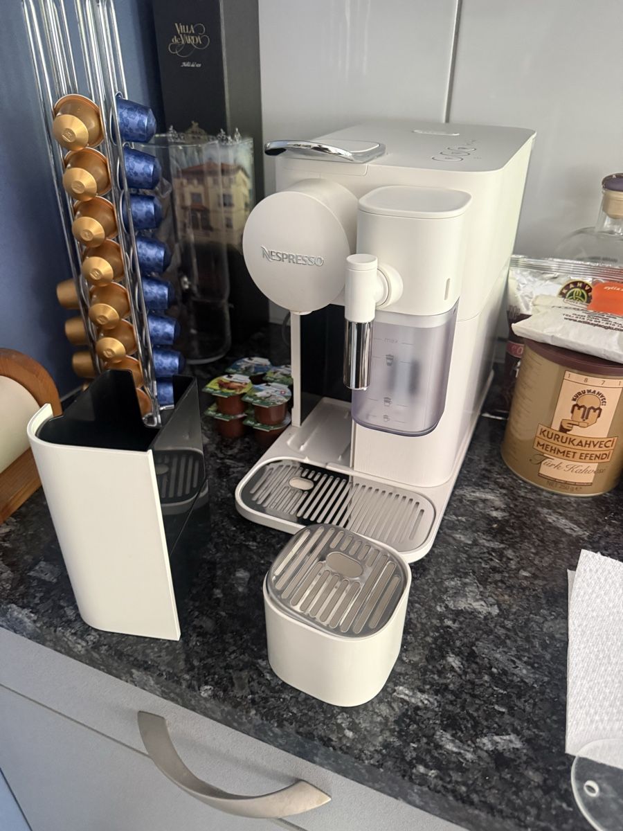 De'Longhi Macchine per caffè & Macchine per espresso: Nespresso DeLonghi Lattissima – Usato da Zürich venduto da pinish