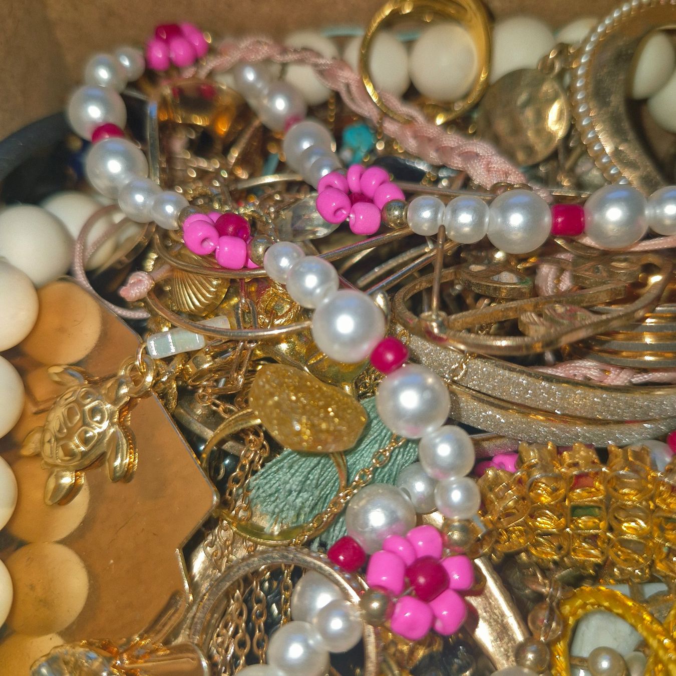 Sonstiger Schmuck: boîte à bijoux mystères dorée – Gebraucht aus Neuchâtel von yas_zdb7 2