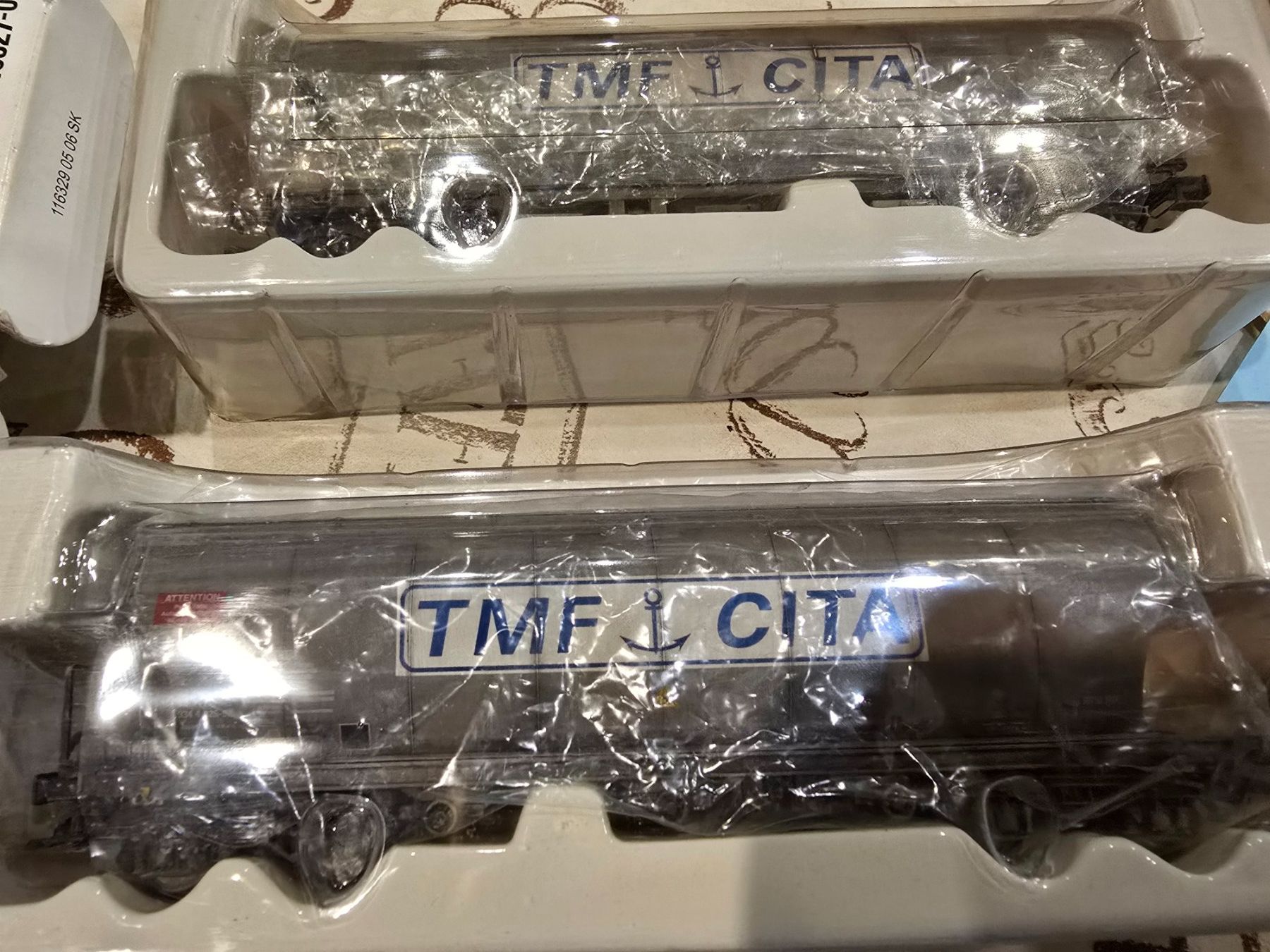 Märklin Modellini di ferrovie: MÄRKLIN 46327 H0 Set mit 2 Silowagen – Usato da Mauren TG venduto da Defrancesco 1