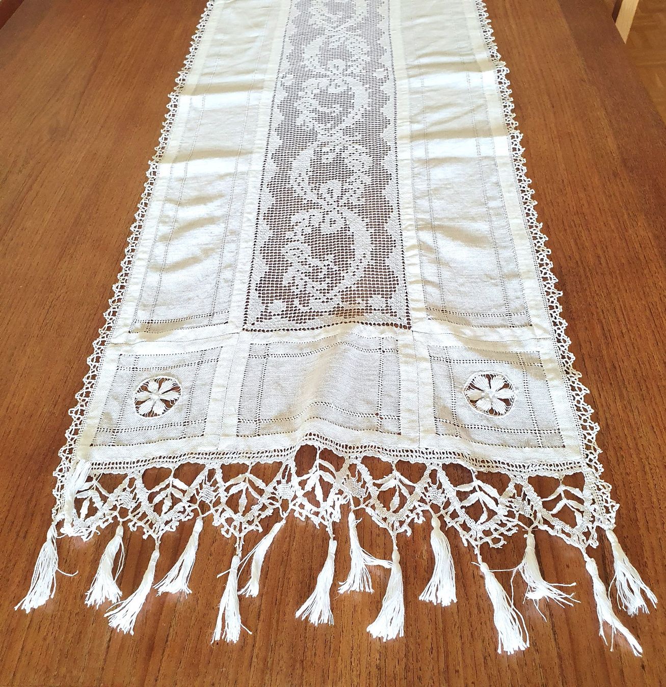 Altra biancheria da tavola: Ancien napperon rectangulaire, 130 x 40 cm – Usato da Lausanne venduto da venise001