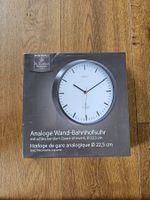 Analoge Bahnhofsuhr / Wanduhr – 22,5 cm