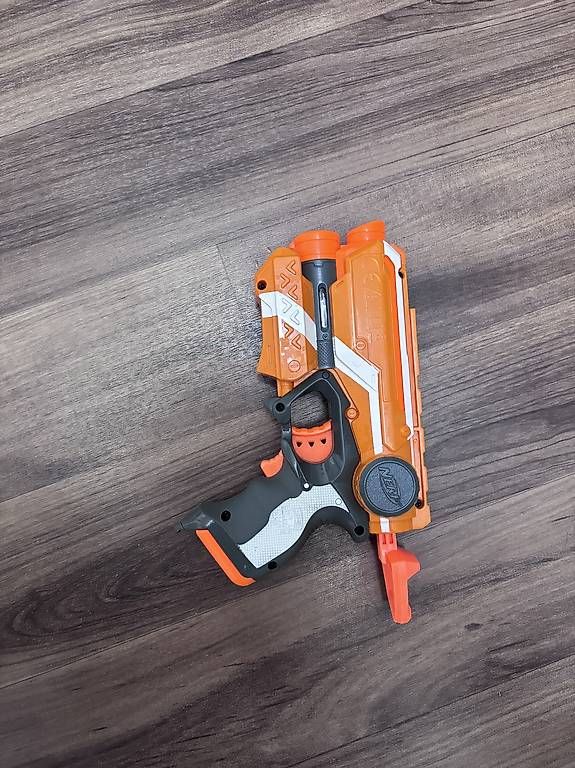 Nerf Giocattoli: Nerf Elite Firestrike mit Laser – Usato da Planken venduto da Foxman