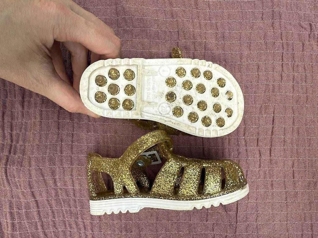 Schuhe für Jungen: Badeschuhe GR. 20 – Gebraucht aus Zürich von Soschi-25 1