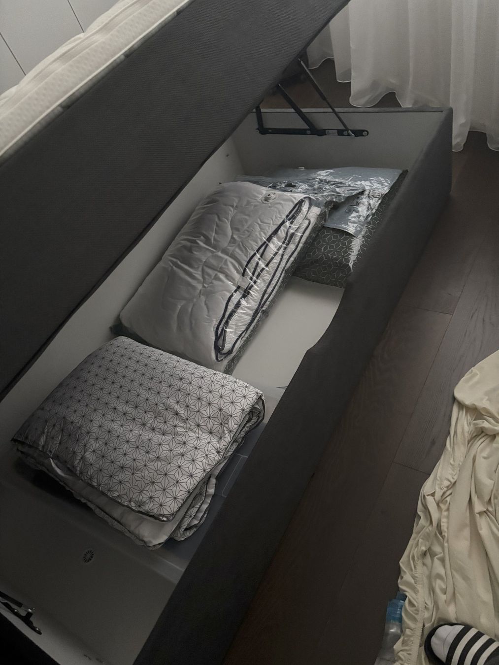 Pfister Letti: Boxspringbett 200x200cm anthrazit Pfister Lorie – Usato da Horgen venduto da no_seb 2