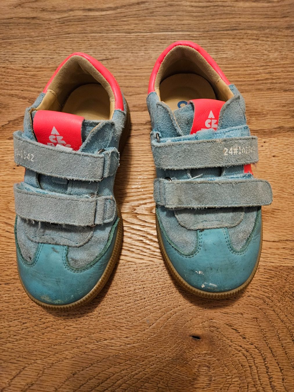 Scarpe per ragazzi: Turnschuhe von Acebos Grösse 28 – Usato da Luzern venduto da Livlivliv