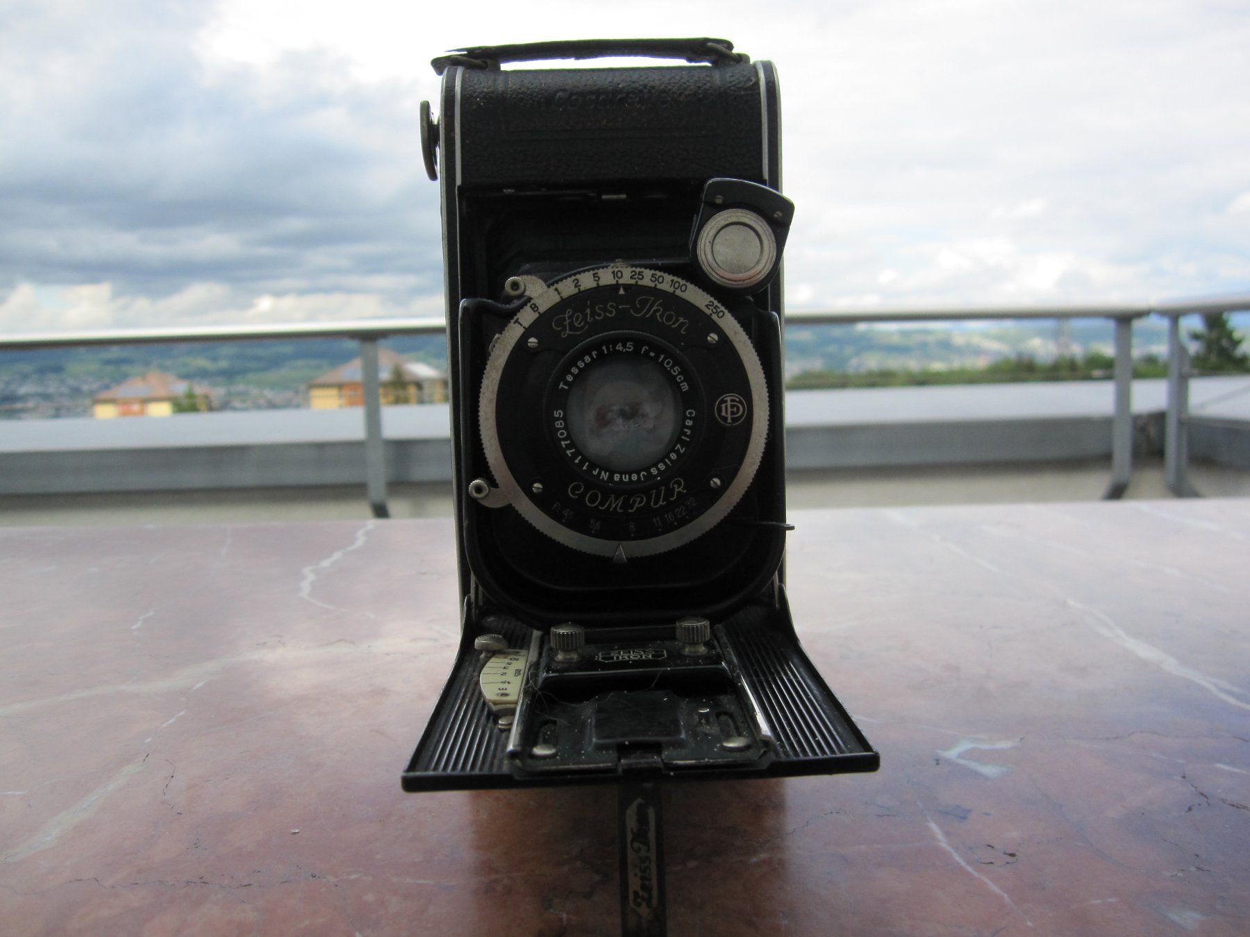 Zeiss Fotocamera: Zeiss-Ikon Folding Camera Cocarette 519/2 – Usato da Horgen venduto da sarahbuechler01 1