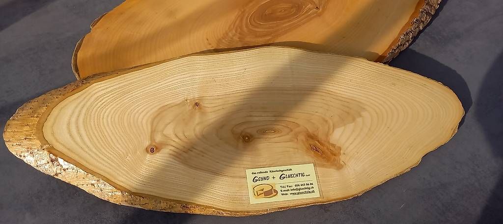 Plateaux: Rustikale Holz Servierplatten mit Rinde – D'occasion à Seon par Psalm28 2
