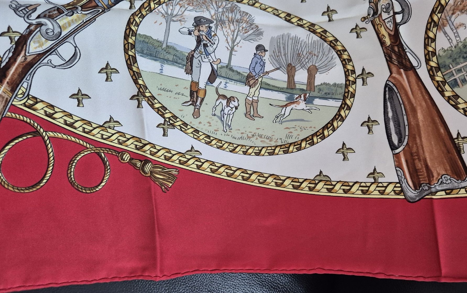 Hermès Foulards, Tücher & Schals: Authentique foulard  hermès  vintage – Neu (gemäss Beschreibung) aus st Gingolph von Fast-fashion 7