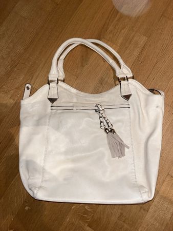 Handtasche mit vielen Fächern