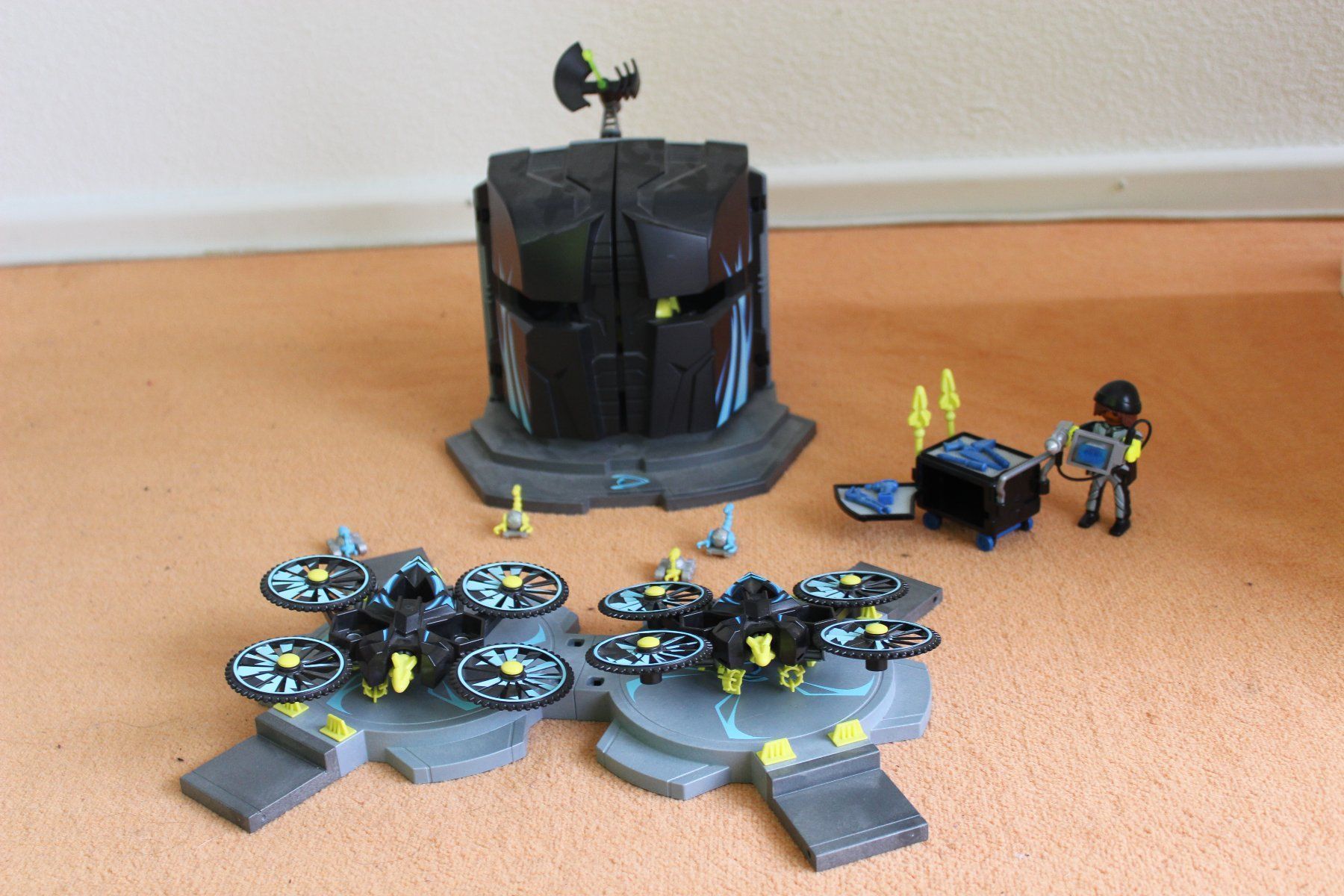 Playmobil Spielzeuge: PLAYMOBIL® 9250 Dr. Drone's Center – Gebraucht aus Gunzwil von veit01