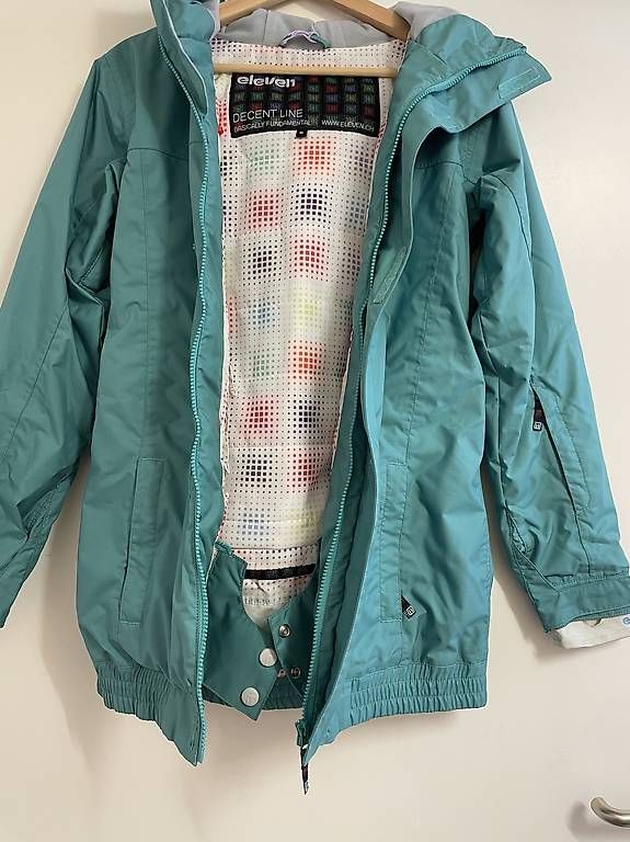 Vestes: Eleven Ski-/Snowboardjacke – D'occasion à Luzern par larissahaas 4