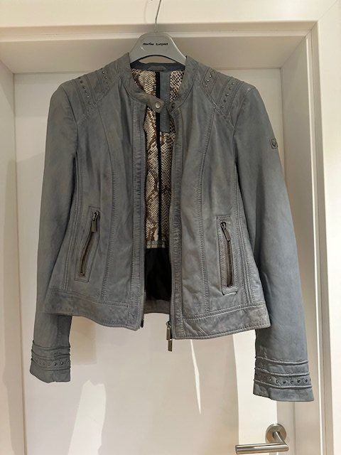 Giacche: Schöne Lederjacke - grau-bläulich - Gr. 38 - gebraucht – Usato da Interlaken venduto da joe-luzern