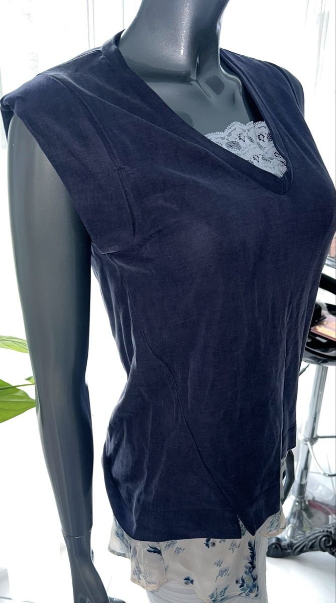 Liu Jo T-shirt: LIU JO SHIRT GR. 38 – Usato da Unteraegeri venduto da MH203 3