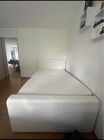 Bett mit Stauraum
