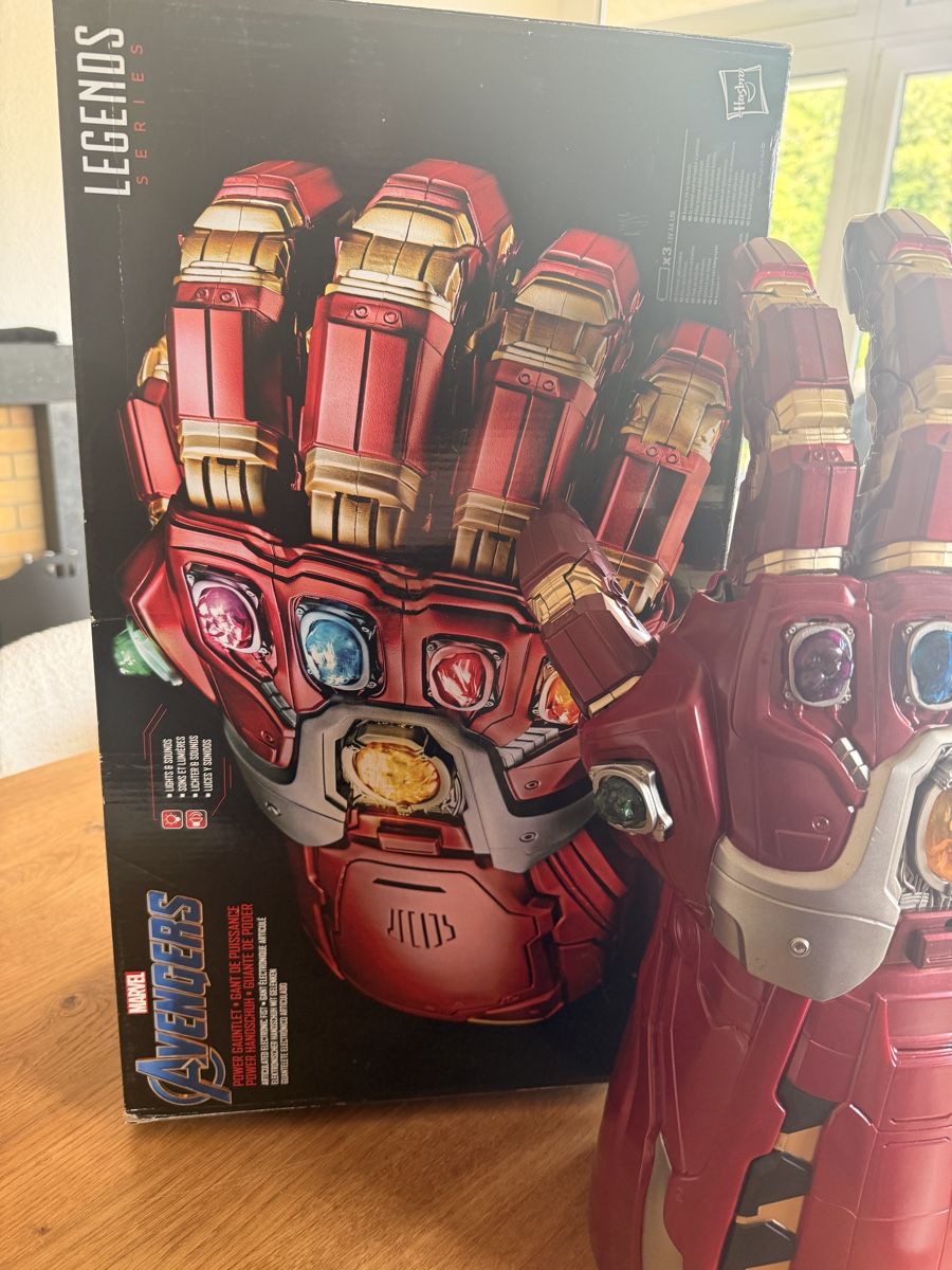 Marvel Giocattoli: Marvel Avengers Infinity Gauntlet light-up toy new – Usato da Baar venduto da Lamboluxery69 1