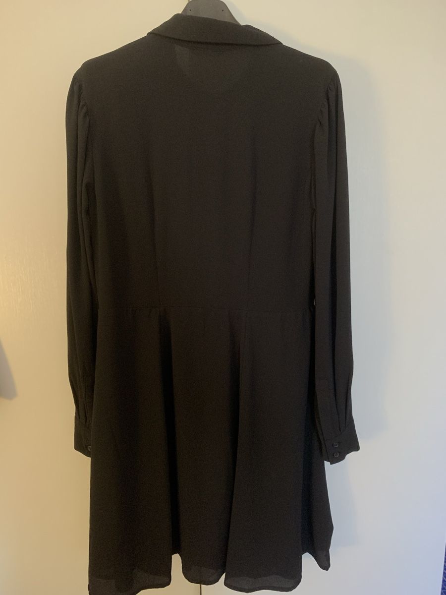 H&M Vestiti: Schwarzes Kleid mit Perlenkragen Gr. 38 – Nuovo (secondo la descrizione) da Solothurn venduto da amelie.br 1