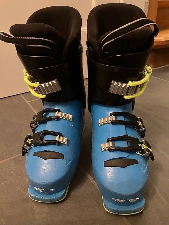 Scarpe per ragazzi: Skischuhe ca. Grösse 38 – Usato da Lenzburg venduto da schilds 1