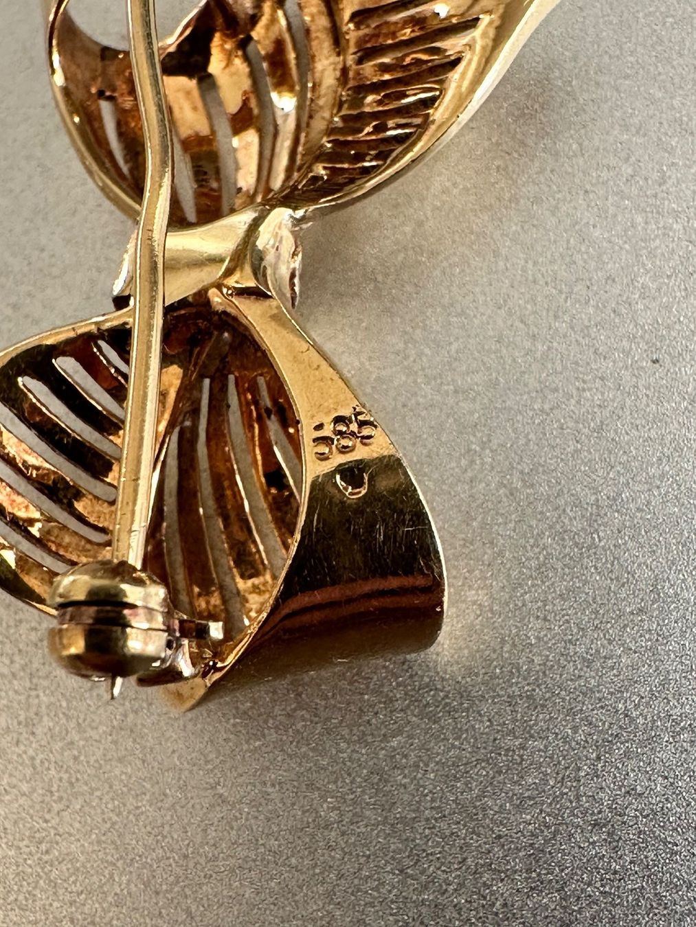 Broschen & Nadeln: Vintage 14K Gold Brosche – Gebraucht aus Onex von Antiqueshow 2