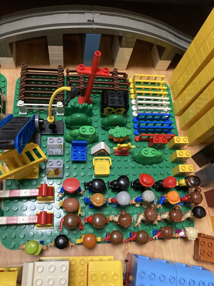 Lego Giocattoli: Über 1000-teilig Lego Duplo mit Eisenbahn – Usato da Ruswil venduto da Ebwidi 2