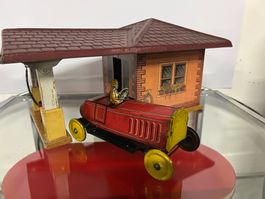 Sportwagen mit Tankstelle