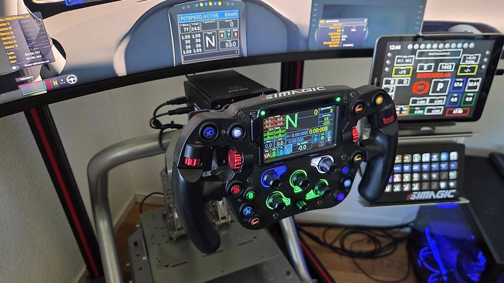 Simagic Manettes: Sim Racing RIG - Simagic, VRS Pedale, 49" Screen, Streamdeck – D'occasion à Uzwil par Ringe1983 3