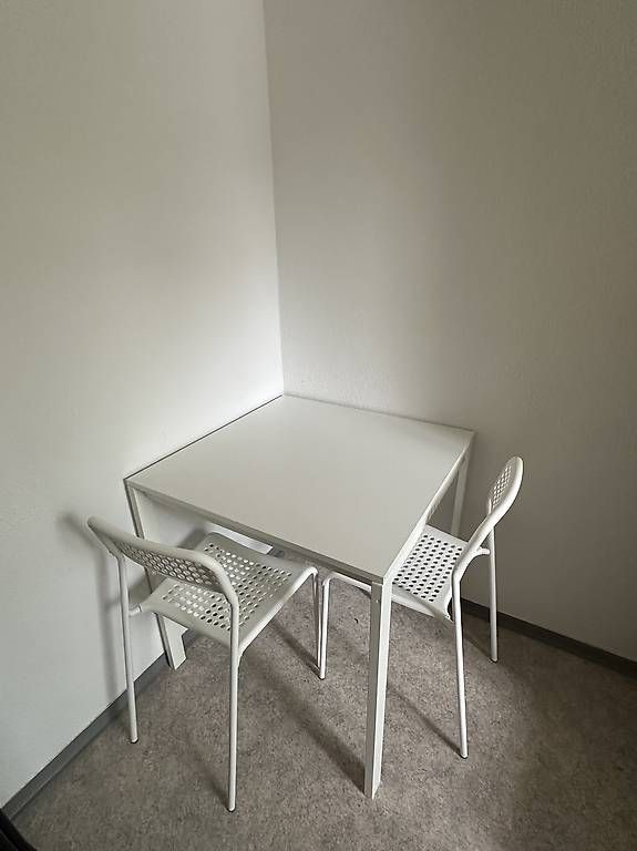 Sedie: Weisser Stuhl mit Lochmuster von Ikea – Usato da Lienz venduto da hee_z8w5